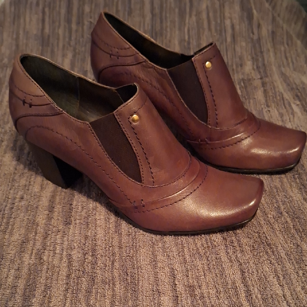 Chic Brown Heeled Boots for‎ Women